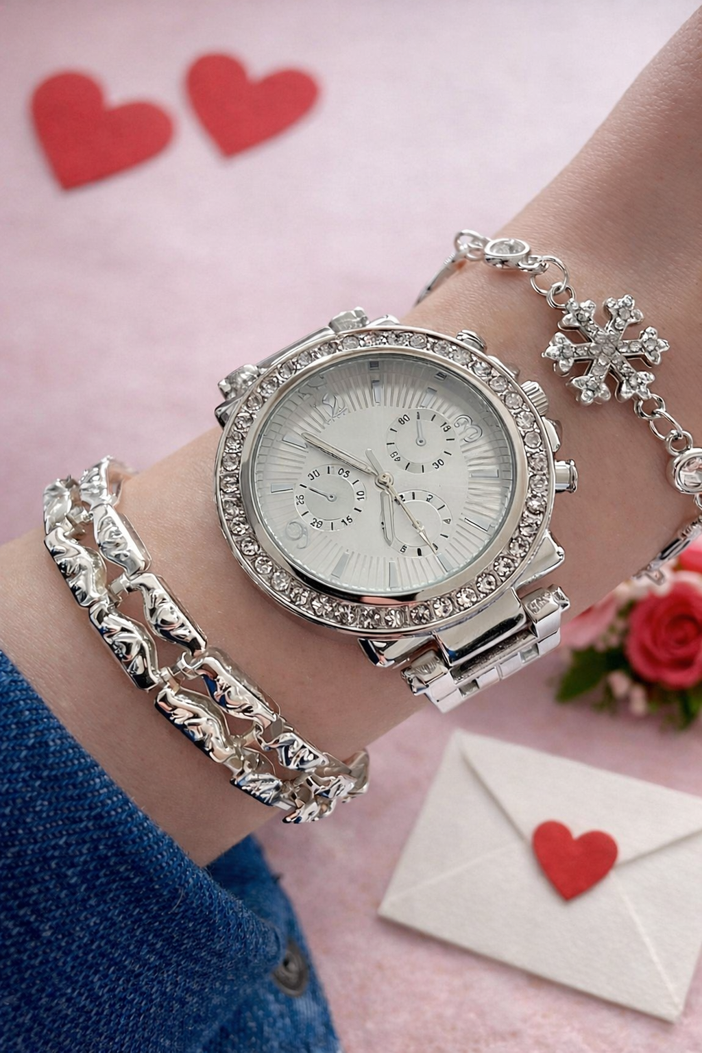 Kadın Kol Saati Metal Kordon Gümüş Renk & Yanındaki Bileklikler İle Beraber